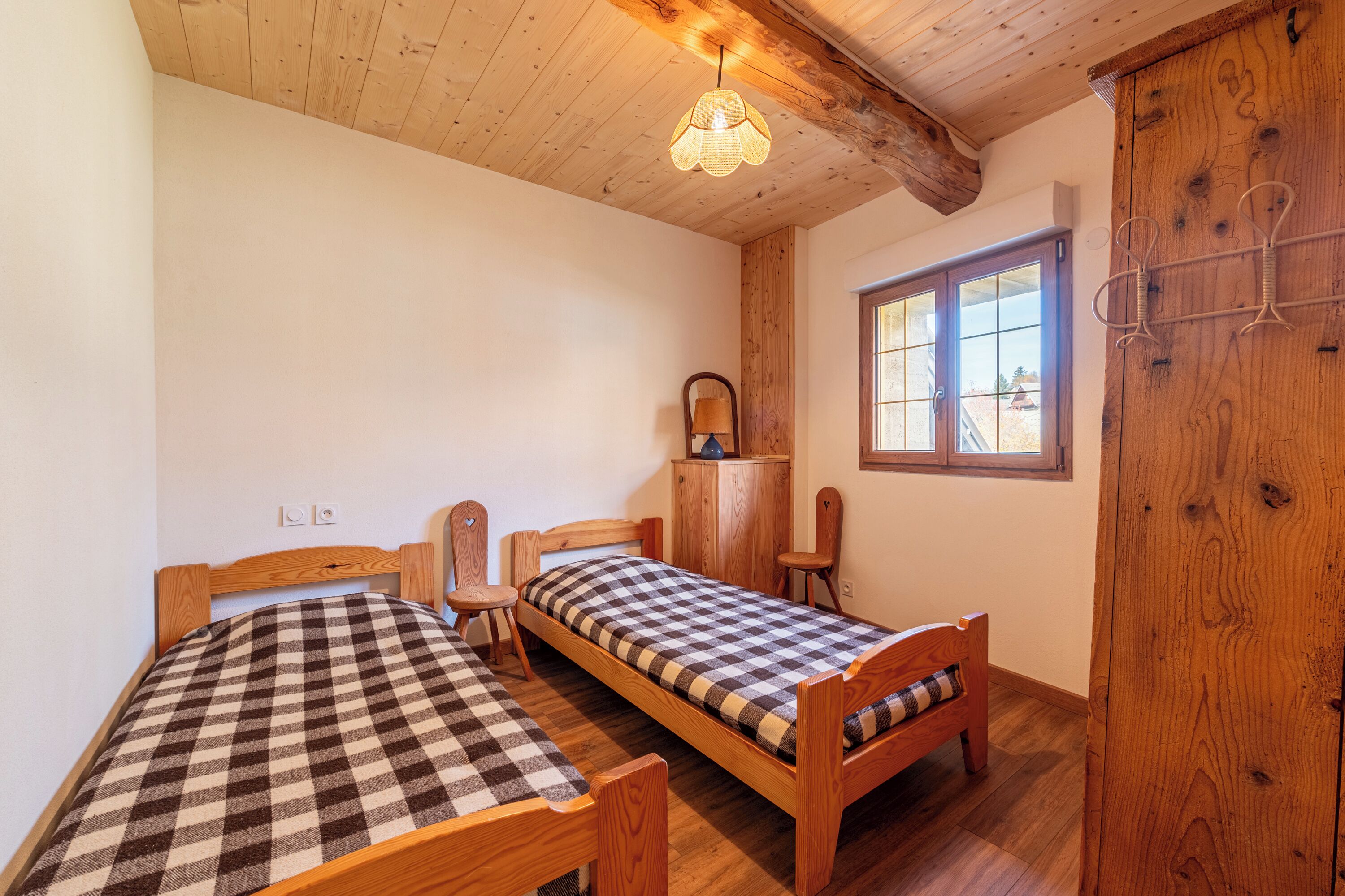 2 Schlafzimmer, Bügeleisen/Bügelbrett