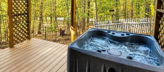 Rustic Retreat near
Lake O the Pines