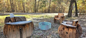 Rustic Retreat near Lake O the Pines