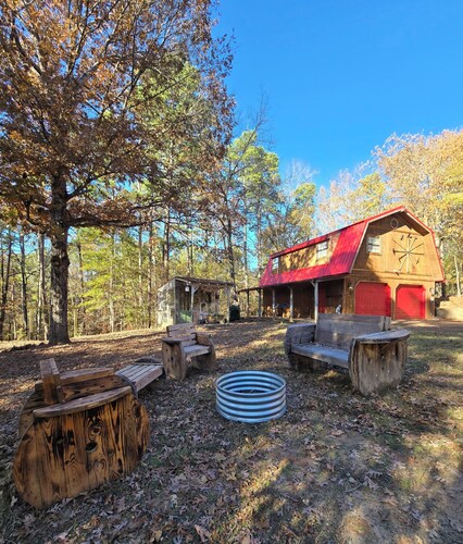 Hot tub - Firepit - Near Lake O the Pines