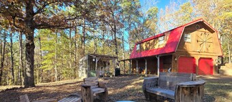 Hot tub - Firepit - Near Lake O the Pines