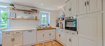 Holiday Home 'Ker Breizh - Saint Pabu - 14 Pers' with Private Terrace, Private Garden and Wi-Fi