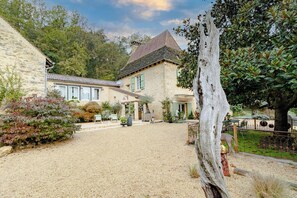 Exterior - Scarabée Guest Room – Elegance and Serenity with Shared Pool and Air Conditioning (Sarlat-la-Canéda)