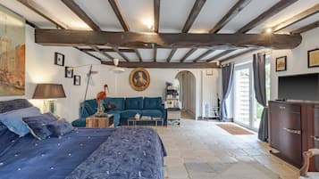 1 slaapkamer, een strijkplank/strijkijzer, gratis wifi, beddengoed