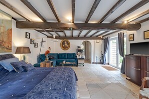 1 bedroom, iron/ironing board, free WiFi, bed sheets - Libellule Guest Room – Blue Elegance, Shared Pool & Air Conditioning (Sarlat-la-Canéda)