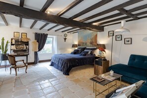 1 bedroom, iron/ironing board, free WiFi, bed sheets - Libellule Guest Room – Blue Elegance, Shared Pool & Air Conditioning (Sarlat-la-Canéda)