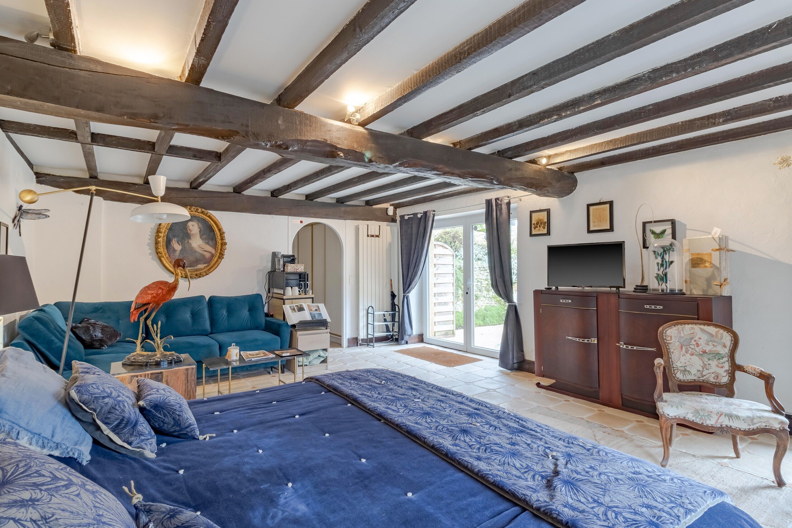 Tv och ett bordtennisbord