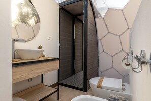 Dusche, Haartrockner, Handtücher