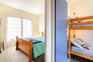 2 عدّة غرف نوم ومكواة/لوح كي وواي فاي مجانًا وملاءات أسرّة