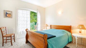 2 makuuhuonetta, silitysrauta/-lauta, ilmainen Wi-Fi, vuodevaatteet