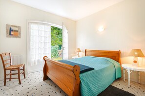 2 quartos, ferros/tábuas de passar roupa, Wi-Fi de cortesia