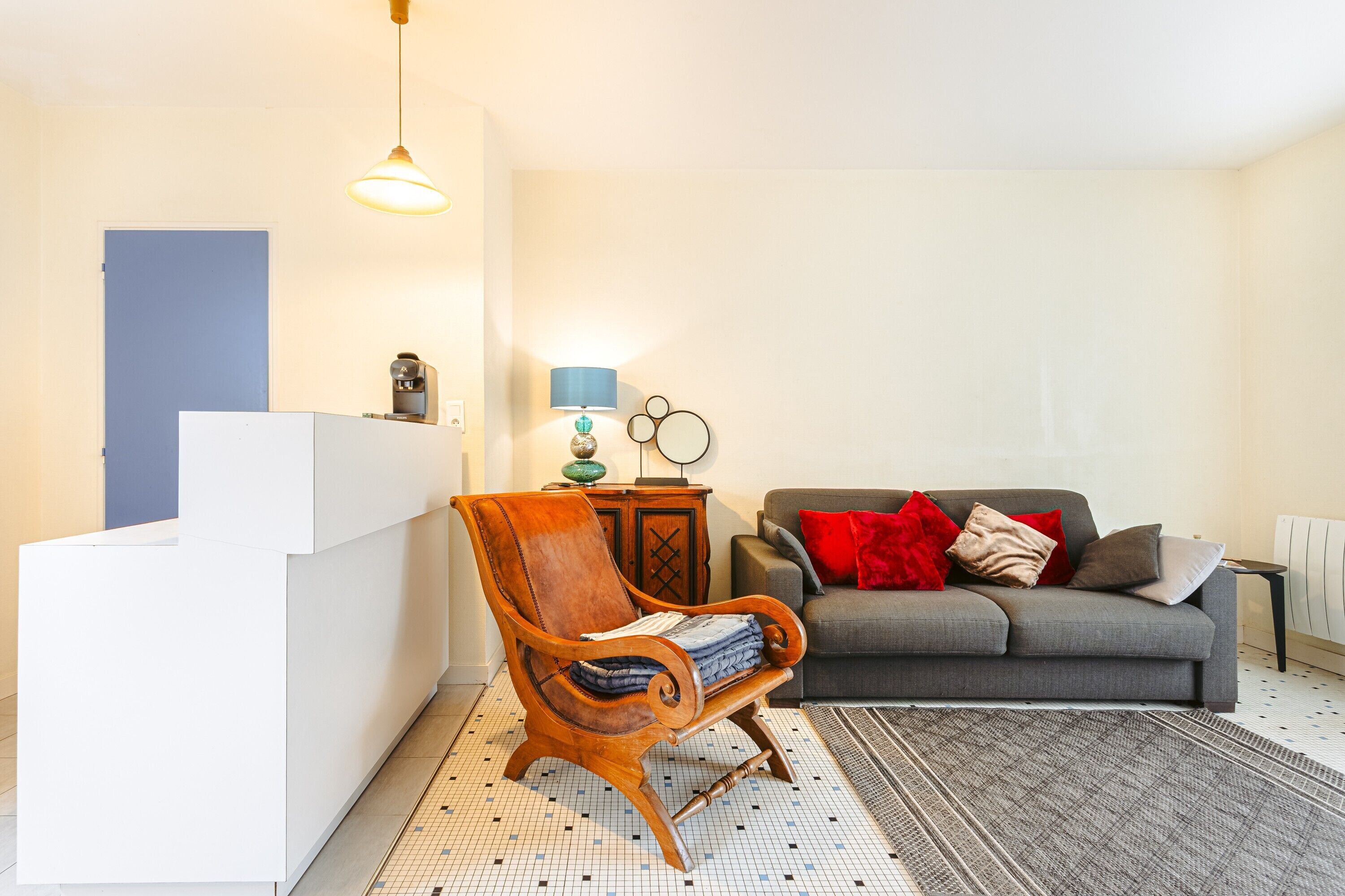 Een televisie en een dvd-speler