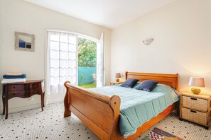 2 slaapkamers, een strijkplank/strijkijzer, gratis wifi, beddengoed