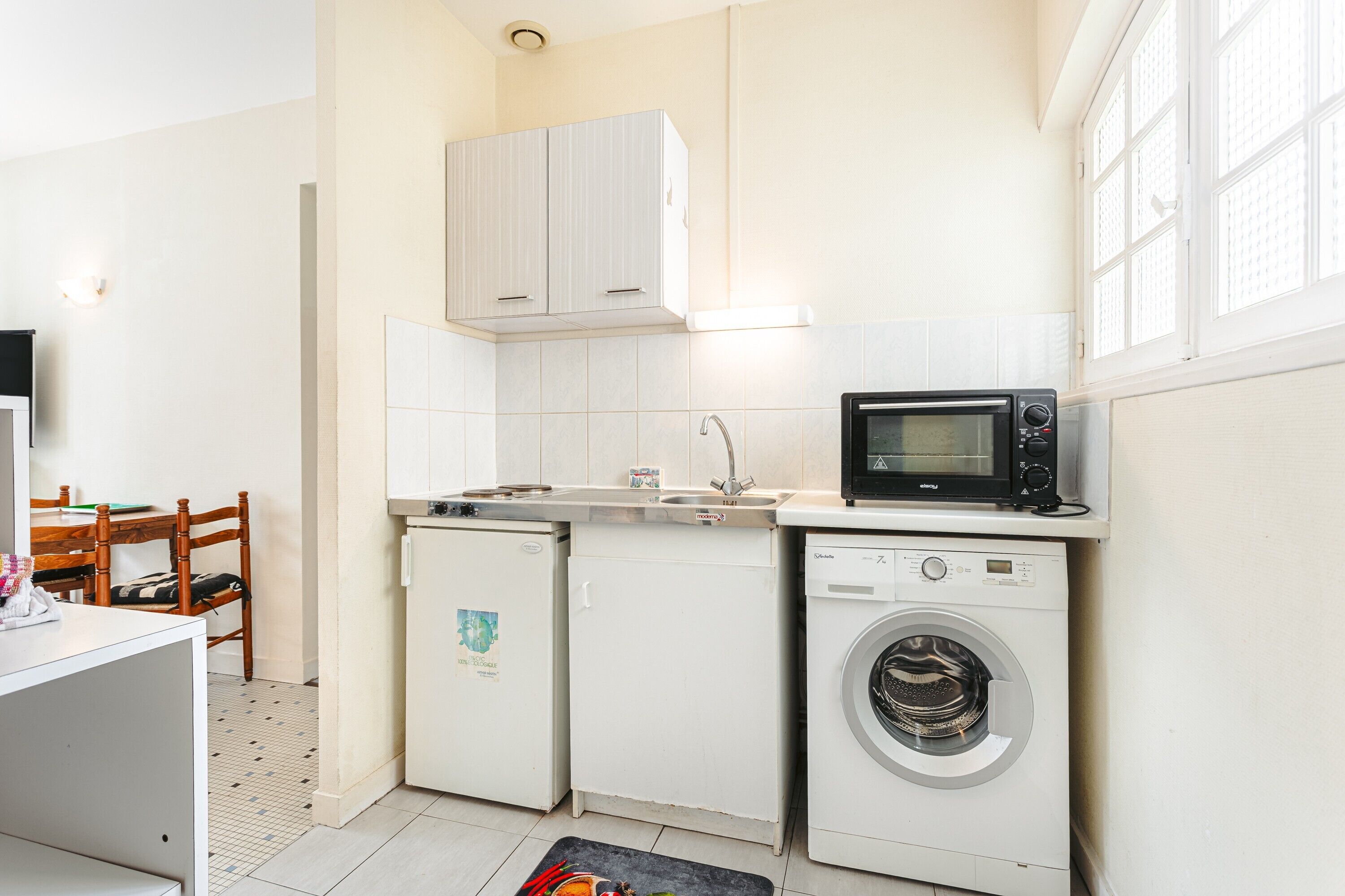 Frigorifero, microonde, forno, piano cottura