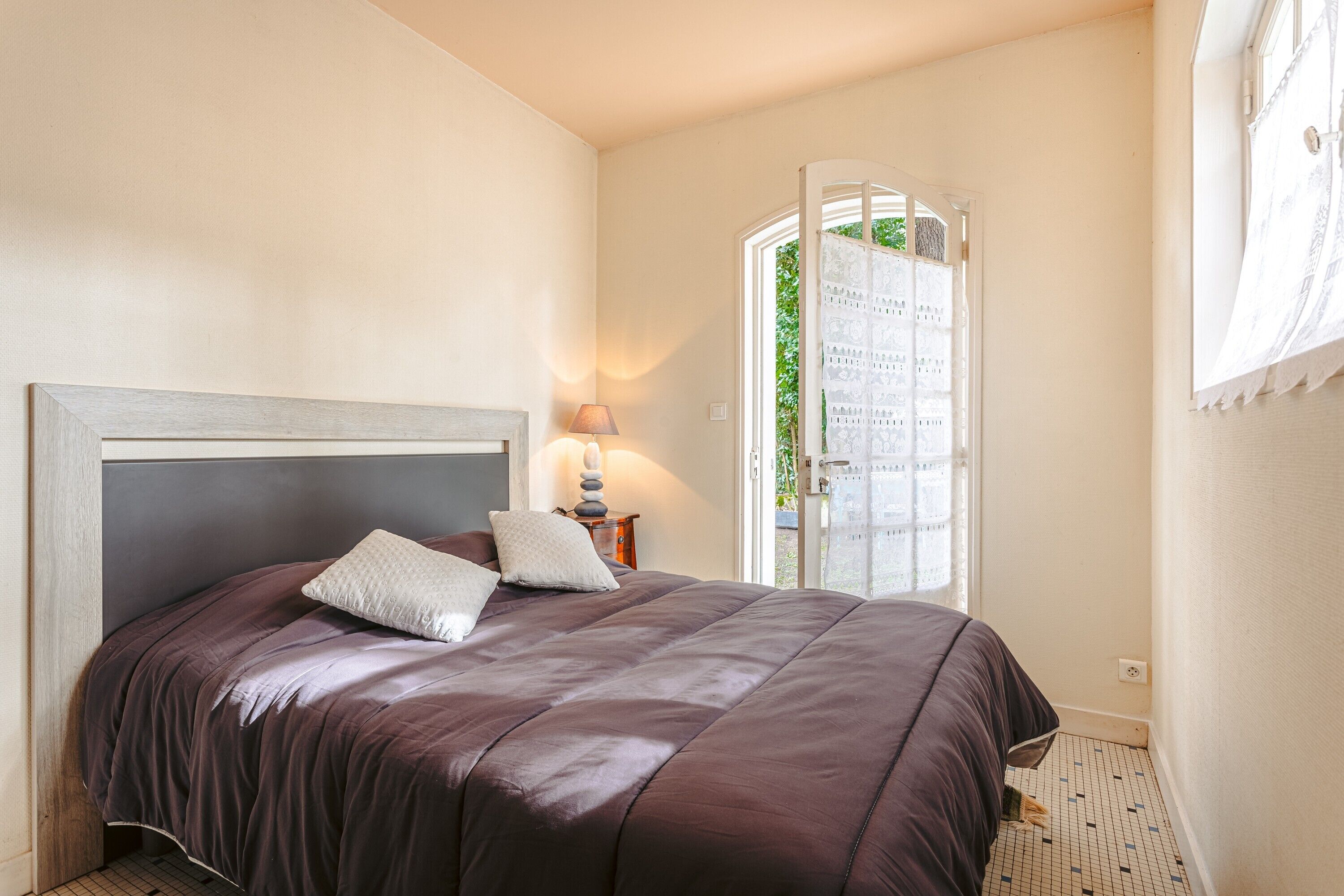 1 habitación, tabla de planchar con plancha, wifi gratis y ropa de cama 