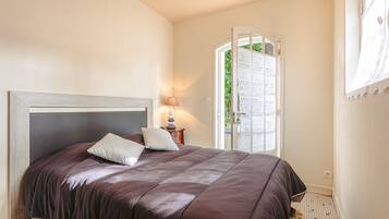 1 sovrum, strykjÀrn/strykbrÀda, gratis wi-fi och sÀngklÀder