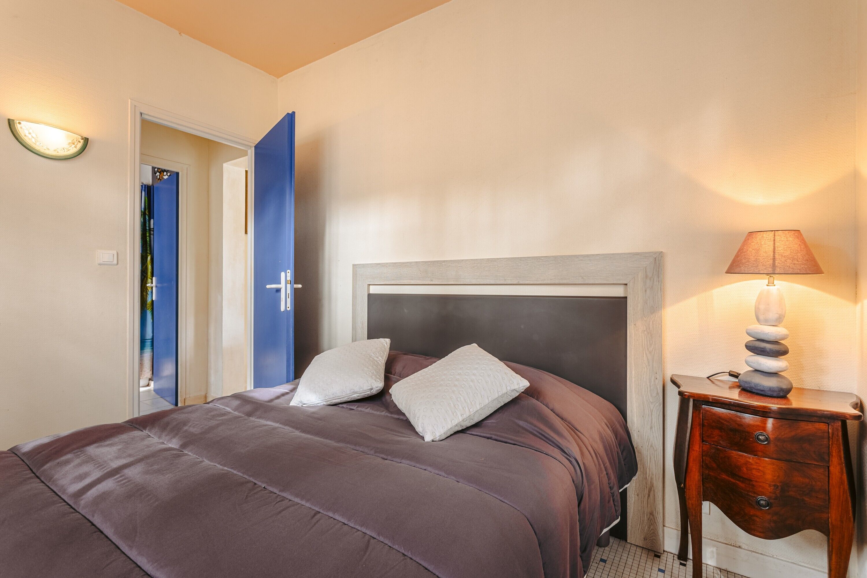 1 soverom, strykejern/-brett, wi-fi (inkludert) og sengetøy