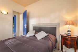 1 chambre, fer et planche Ă repasser, Wi-Fi gratuit, draps fournis