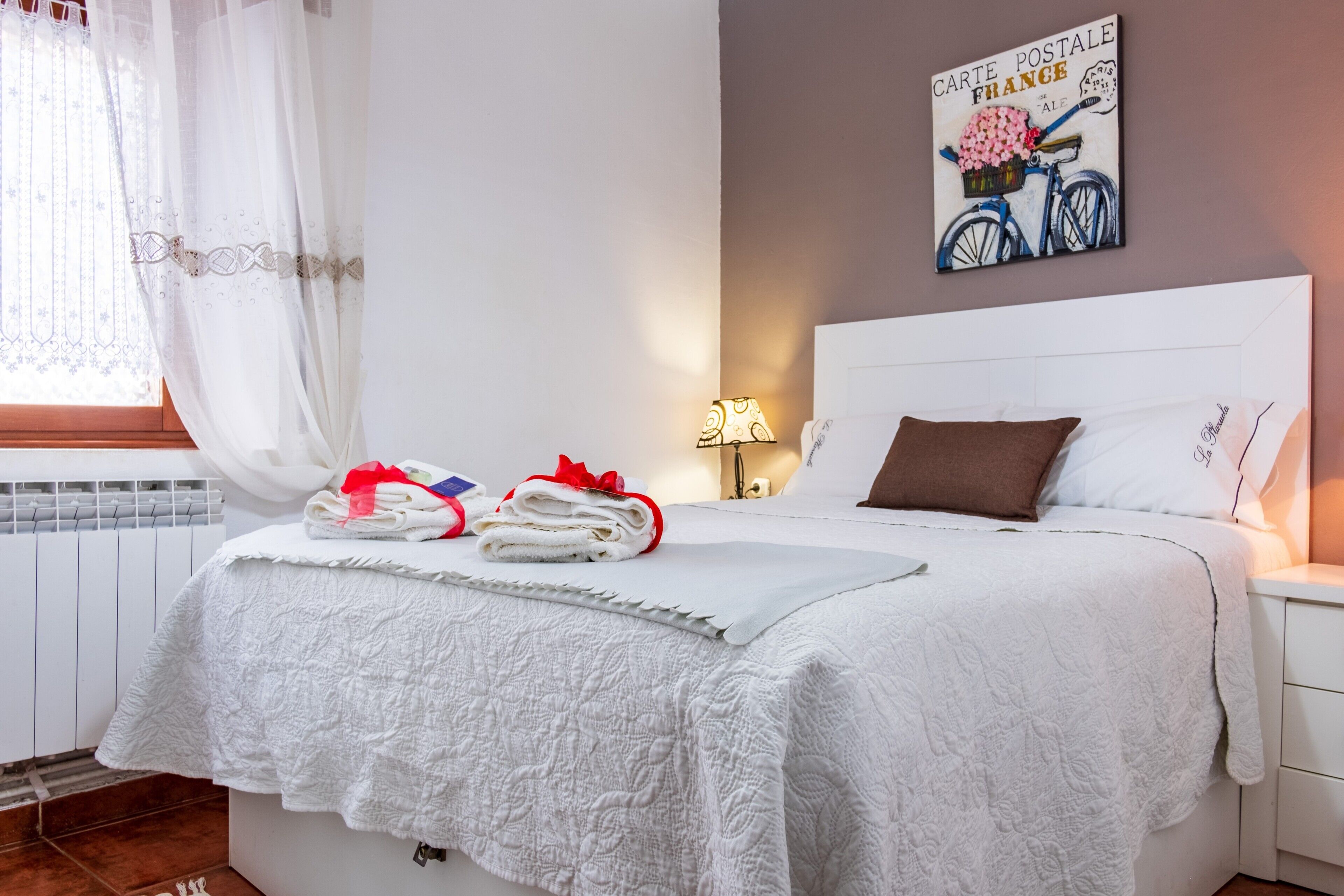 3 slaapkamers, een strijkplank/strijkijzer, gratis wifi, beddengoed