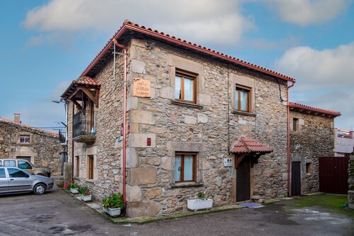 Country House 'La Plazuela De Mari I' with Private Garden and Wi-Fi
