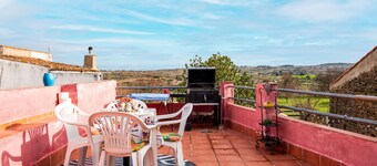 Apartment 'La Plazuela De Mari II' with Balcony and Wi-Fi