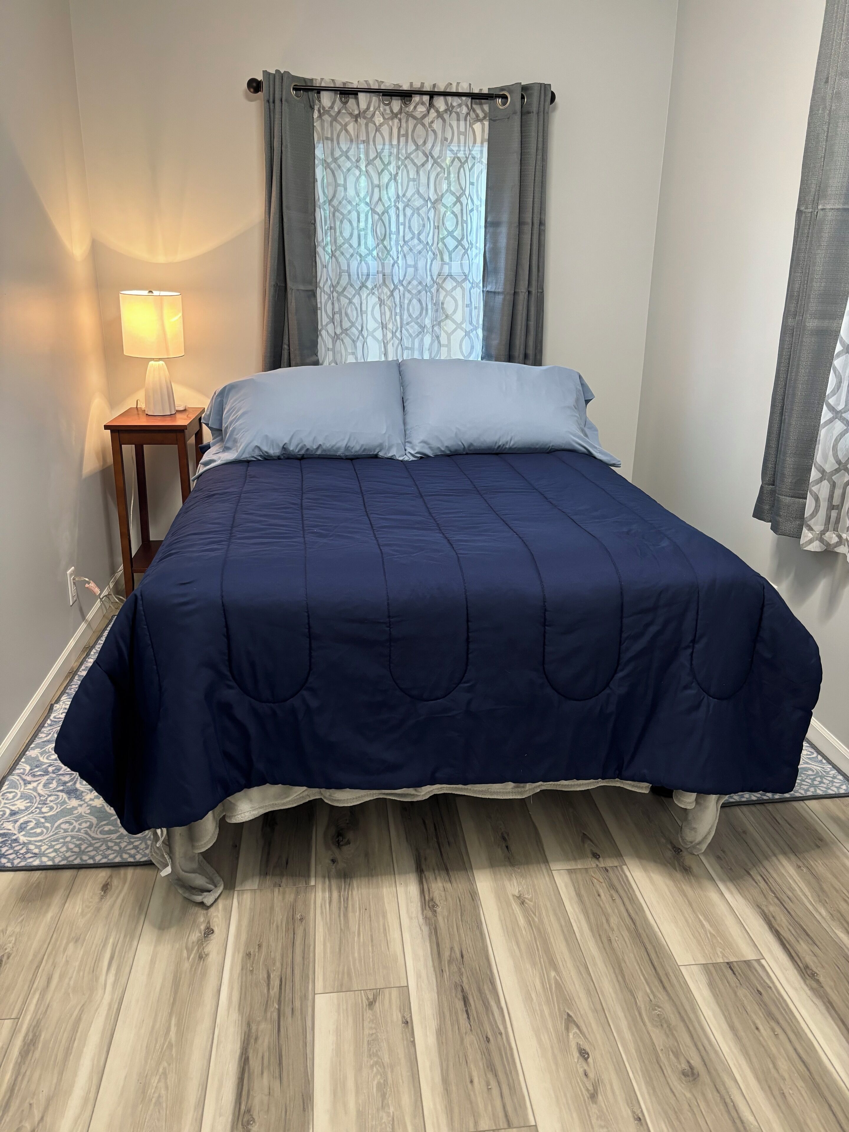 2 habitaciones, tabla de planchar con plancha y wifi gratis 