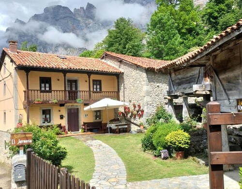 El Jermoso Country House in Picos de Europa, Mountain Views & Terrace