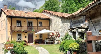 El Jermoso Country House in Picos de Europa, Mountain Views & Terrace