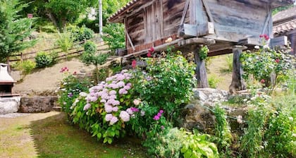 Country House 'El Jermoso' with Mountain View, Private Terrace and Wi-Fi