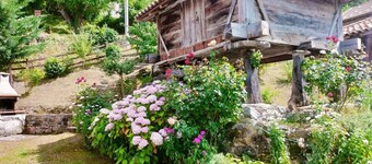 Casa di campagna 'El Jermoso' con vista sulle montagne, terrazza privata e Wi-Fi