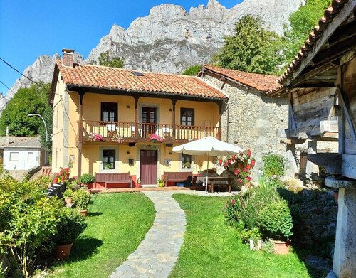 El Jermoso Country House in Picos de Europa, Mountain Views & Terrace