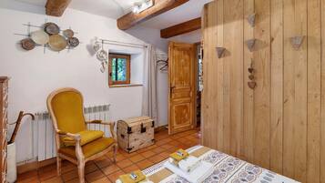 1 bedroom, free WiFi, bed sheets