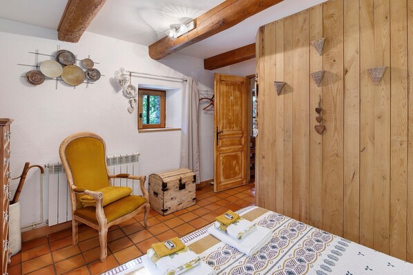 1 bedroom, free WiFi, bed sheets