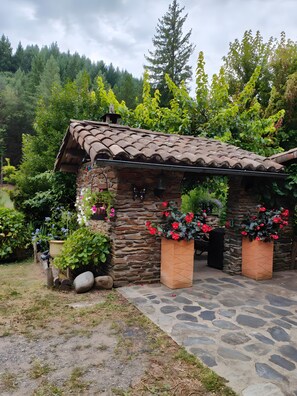 Property grounds - Rooms with shared terrace, shared garden and Wi-Fi (Saumane)