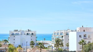 A coastal hotel with multiple floors, balconies, and a view of the sea. - Apartment 'Bc01 El Sueño Marinsa Beach 2' with Sea View, Wi-Fi and Air Conditioning (El Morche)