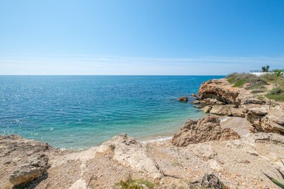 Holiday Home “Vistamar 2” with Sea View, Terrace and Wi-Fi