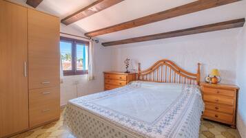 1 slaapkamer, een strijkplank/strijkijzer, gratis wifi, beddengoed