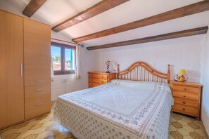 1 slaapkamer, een strijkplank/strijkijzer, gratis wifi, beddengoed