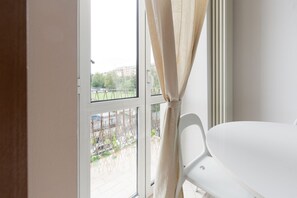 Interior - GuestHost - Gambara M1 White Functional Appt x4 (Milano)