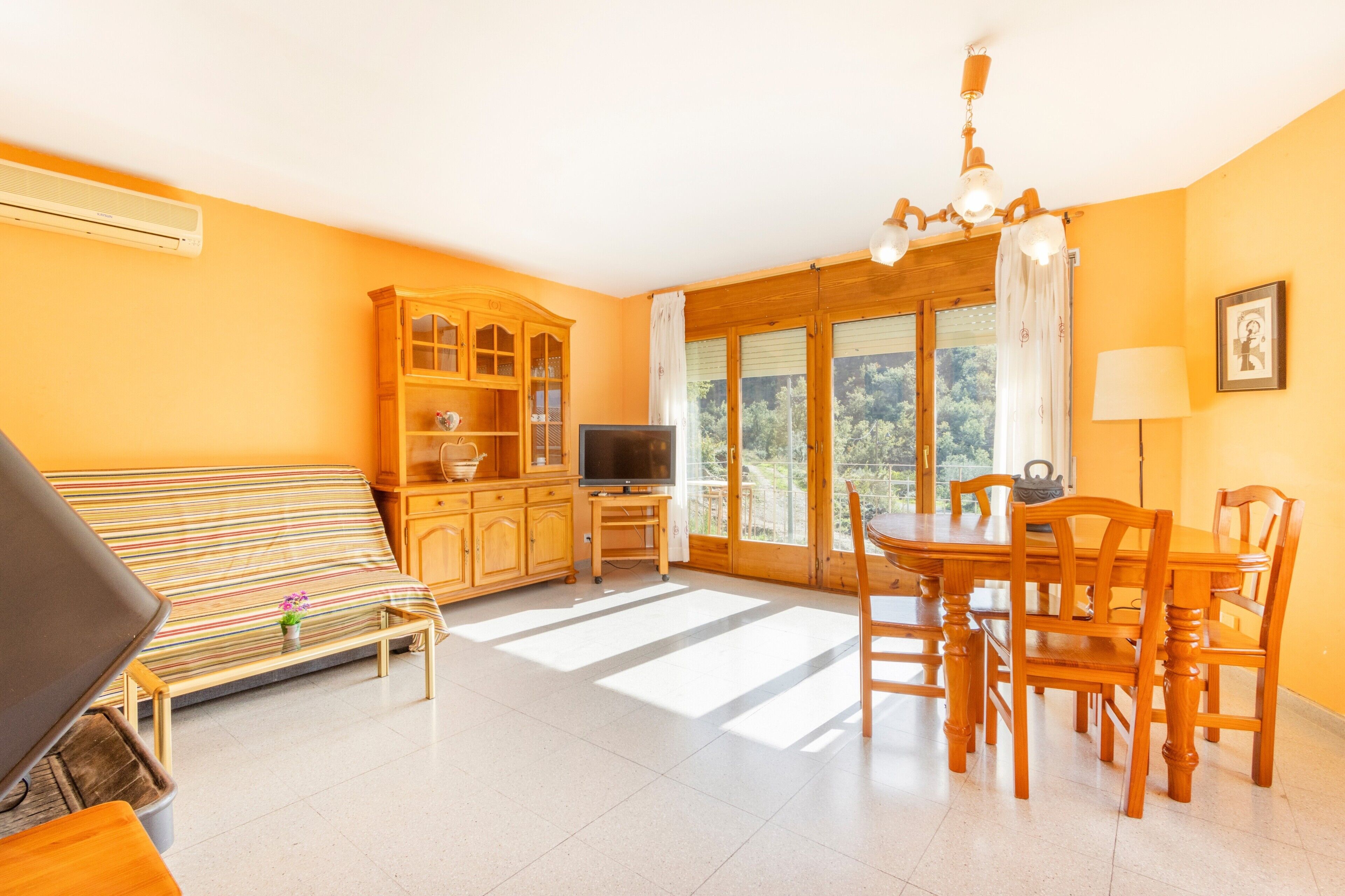 電視、壁爐、乒乓球設施