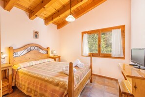 2 dormitorios, tabla de planchar con plancha, wifi gratis y ropa de cama