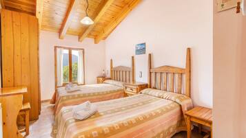 2 makuuhuonetta, silitysrauta/-lauta, ilmainen Wi-Fi, vuodevaatteet