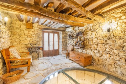 Room 'Double 2' Casa Roca-Sant Martí de Barcedana with Wi-Fi and Air Conditioning.