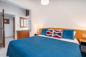 1 chambre, fer et planche à repasser, Wi-Fi gratuit, draps fournis