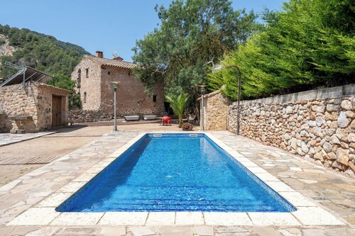 Casa rural 'Serra De Prades' con vistas a la montaña, piscina compartida y Wi-Fi