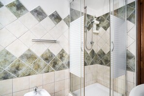 Shower, free toiletries, hair dryer, towels