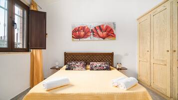 2 makuuhuonetta, silitysrauta/-lauta, ilmainen Wi-Fi, vuodevaatteet