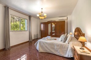 4 soverom, wi-fi (inkludert) og sengetøy