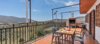 Vakantiehuis 'Chalet Venta Del Aire' met Uitzicht op de Bergen, Wi-Fi en Airconditioning