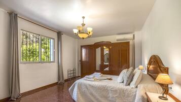 4 bedrooms, free WiFi, bed sheets